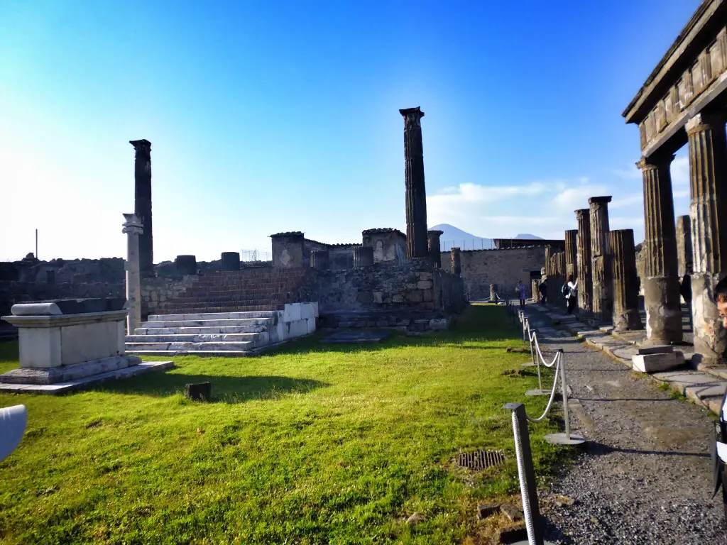 Must See Sights In Pompeii- And How To Book Your Rome To Pompeii Day ...