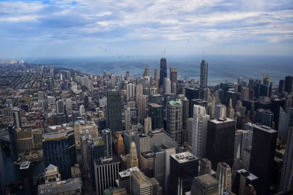 Willis Tower vs John Hancock Centre- (360 Chicago vs Skydeck) which one ...