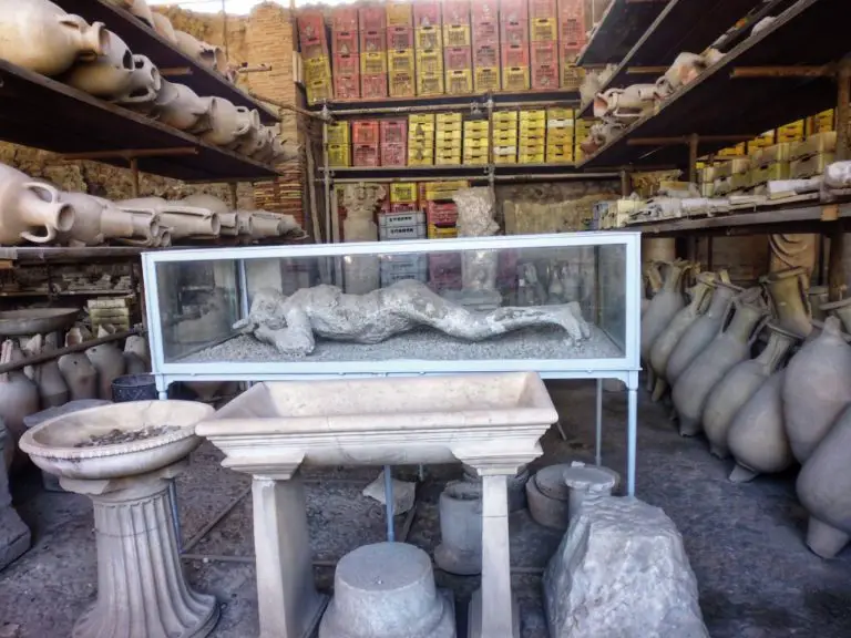 Must see sights on a Rome to Pompeii day trip by bus | Wanderlust & Life